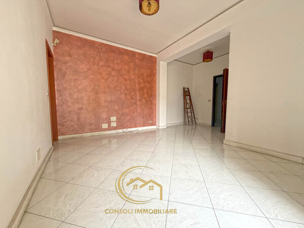 Piano primo a Giarre con ampio terrazzo