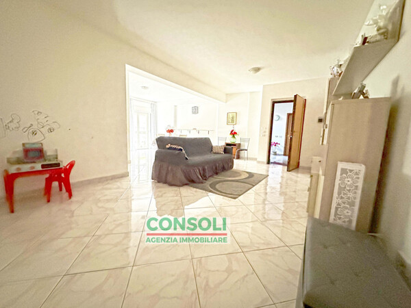 Mascali appartamento con giardino angolare