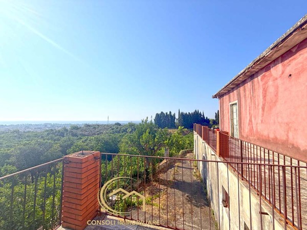 Mascali, Azienda agricola con rustici