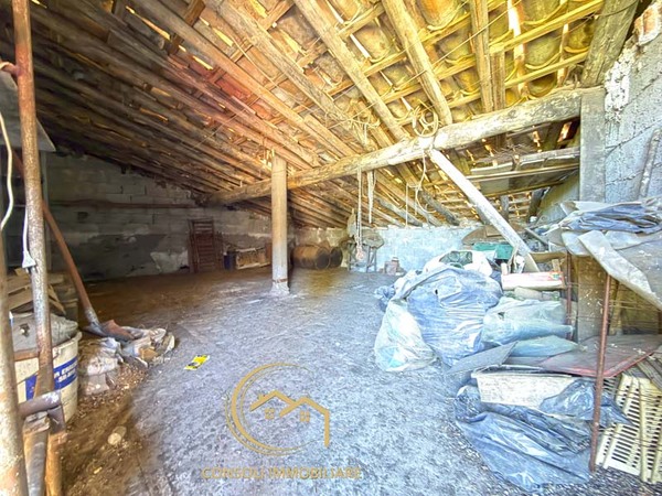 Passopisciaro, soluzione singola con cantina e terrazzo